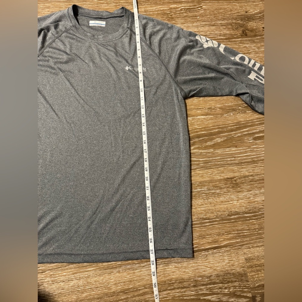 Gray Columbia Performance Fishing Gear Long Sleeve Men's Size‎ M Logo on Arm EUC - Picture 7 of 10